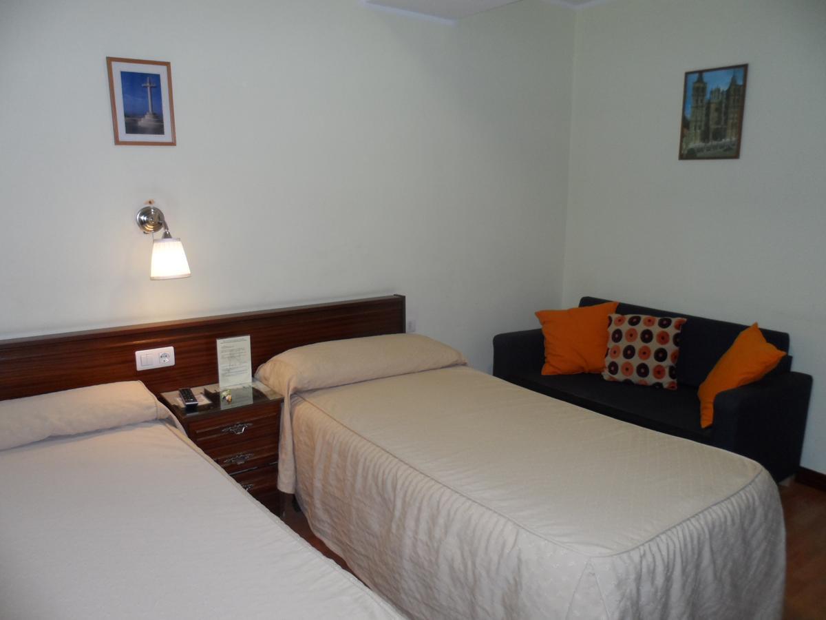Hostal Coruna Astorga Exterior photo