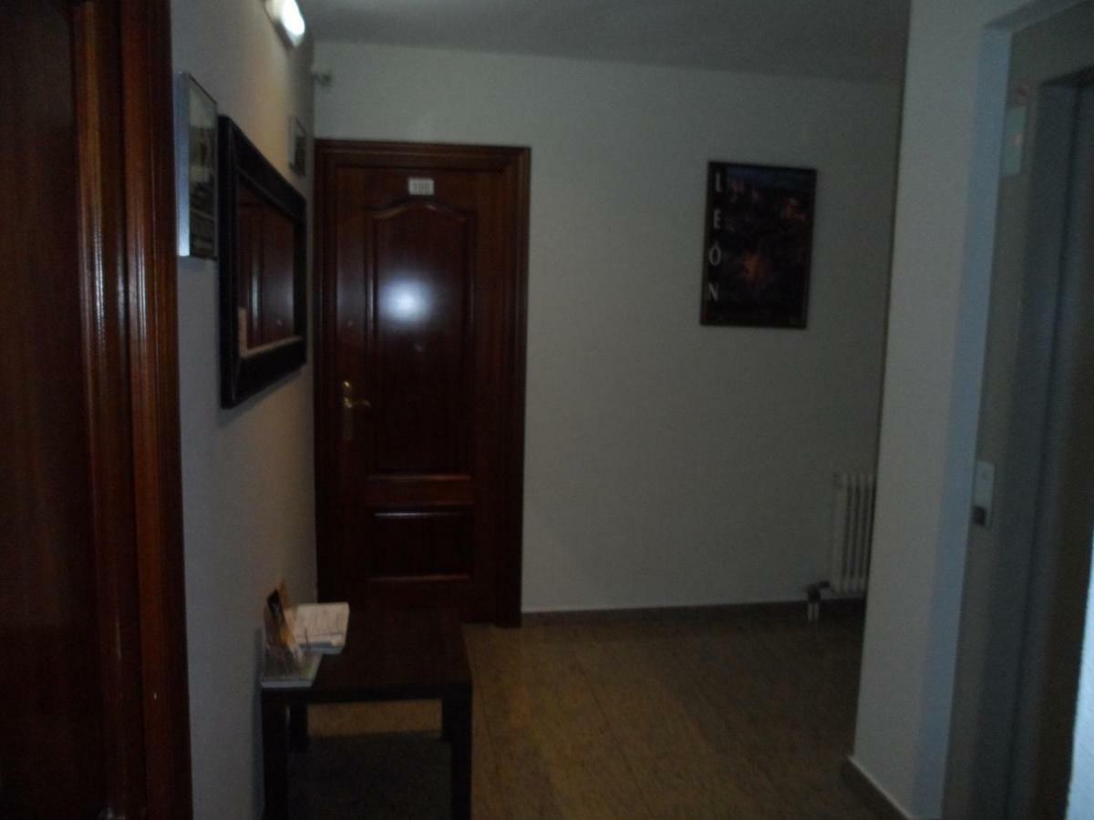 Hostal Coruna Astorga Exterior photo