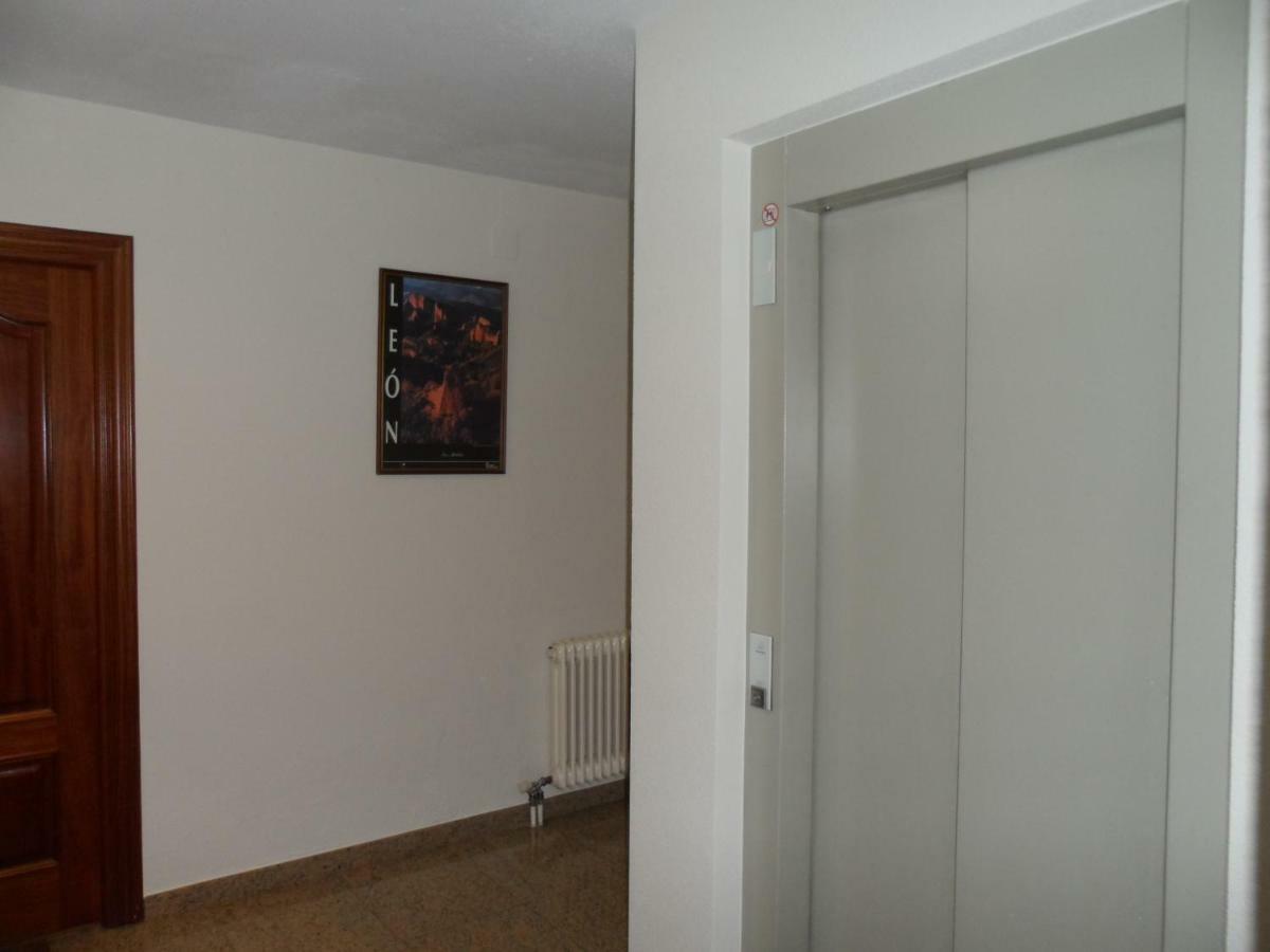 Hostal Coruna Astorga Exterior photo